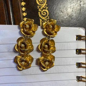 VINTAGE GOLD ROSE DANGLE PIERCE EARRINGS
